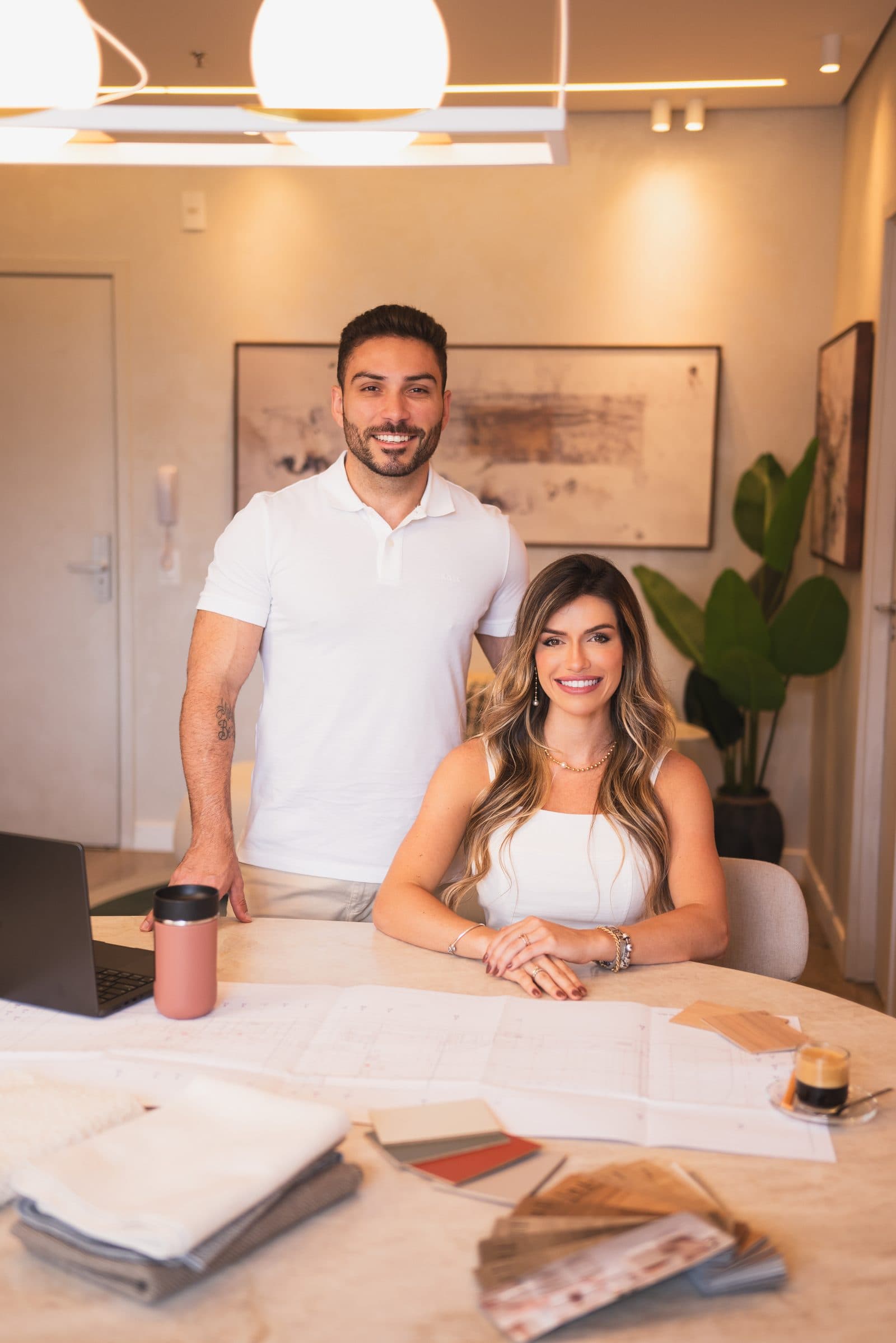 Isadora Belezini e Raphael Naves, fundadores da NavesBelezini